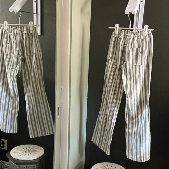 Roxy Striped Drawstring Linen-Blend Pants in White and Light Gray - Picture 3 of 8